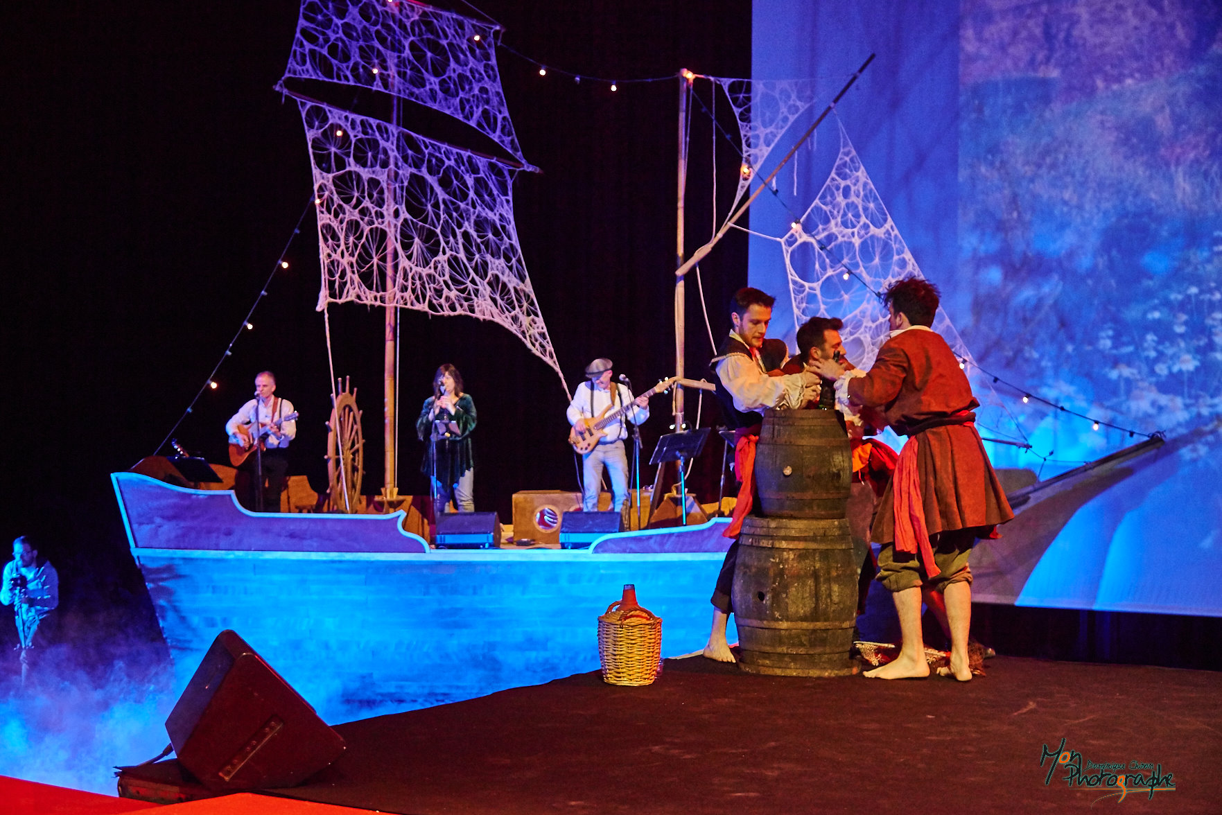 1968 GROUPE PAPIN AU PUY DU FOU