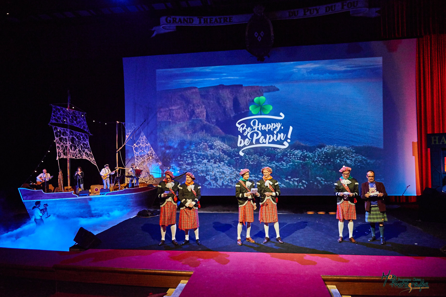 2054 GROUPE PAPIN AU PUY DU FOU